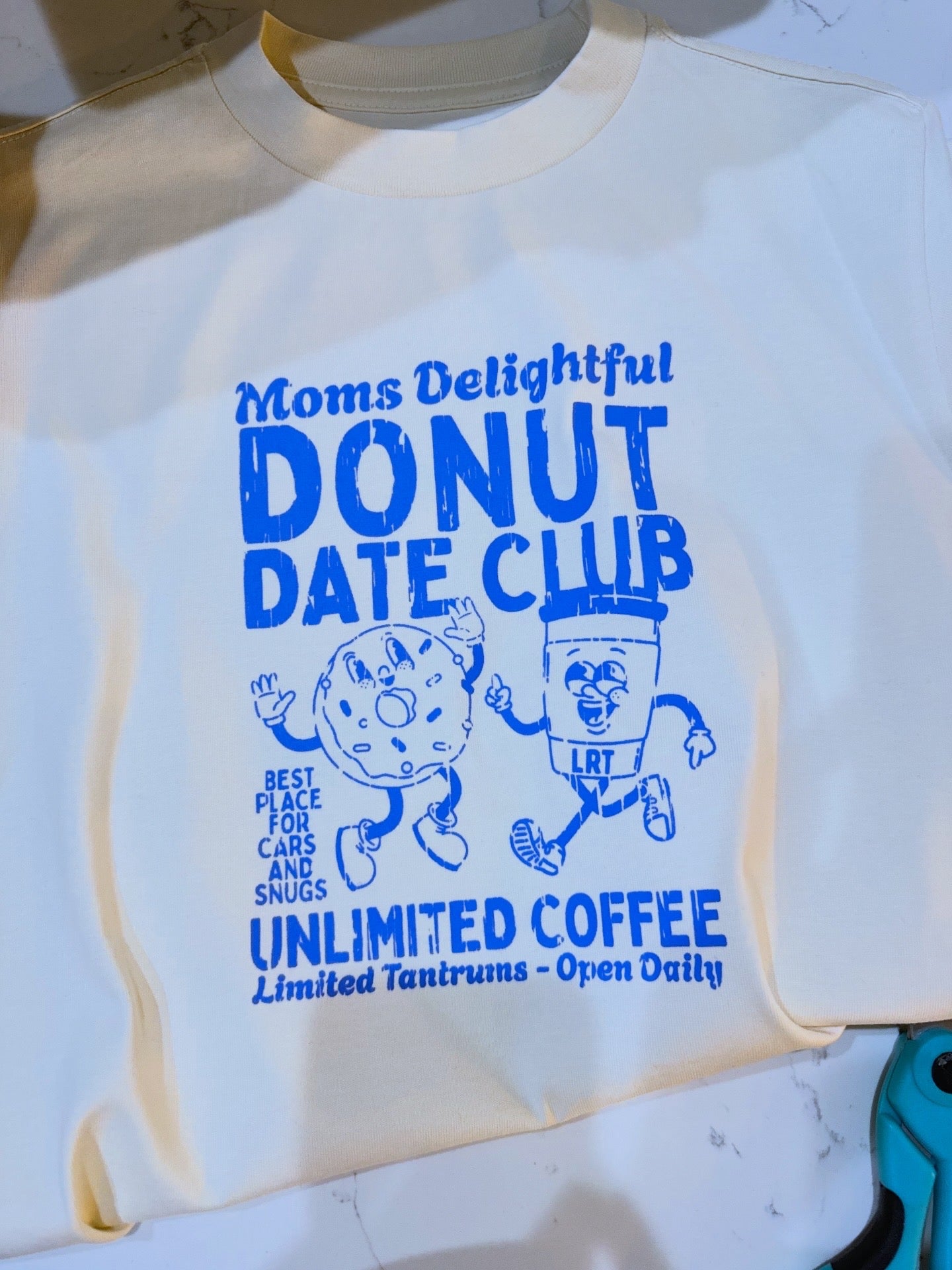 MOMS DONUT DATE CLUB TEE - CREAM (FRONT ONLY)
