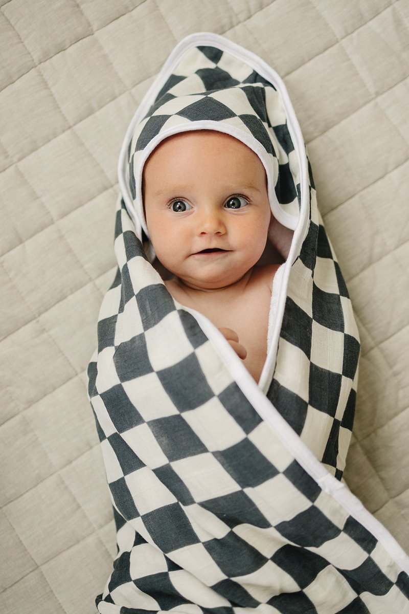 Charcoal Checkered Muslin Hooded Towel - LITTLE RAD THINGS