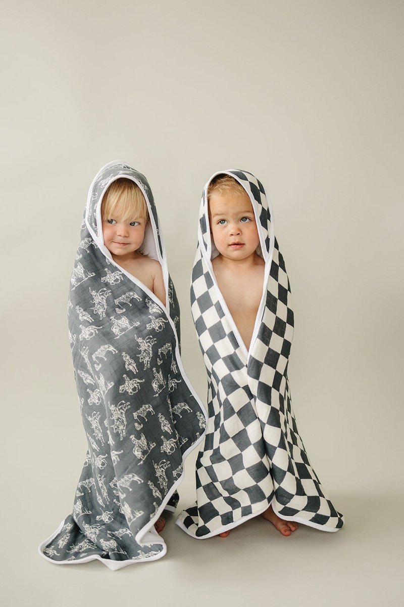 Charcoal Checkered Muslin Hooded Towel - LITTLE RAD THINGS