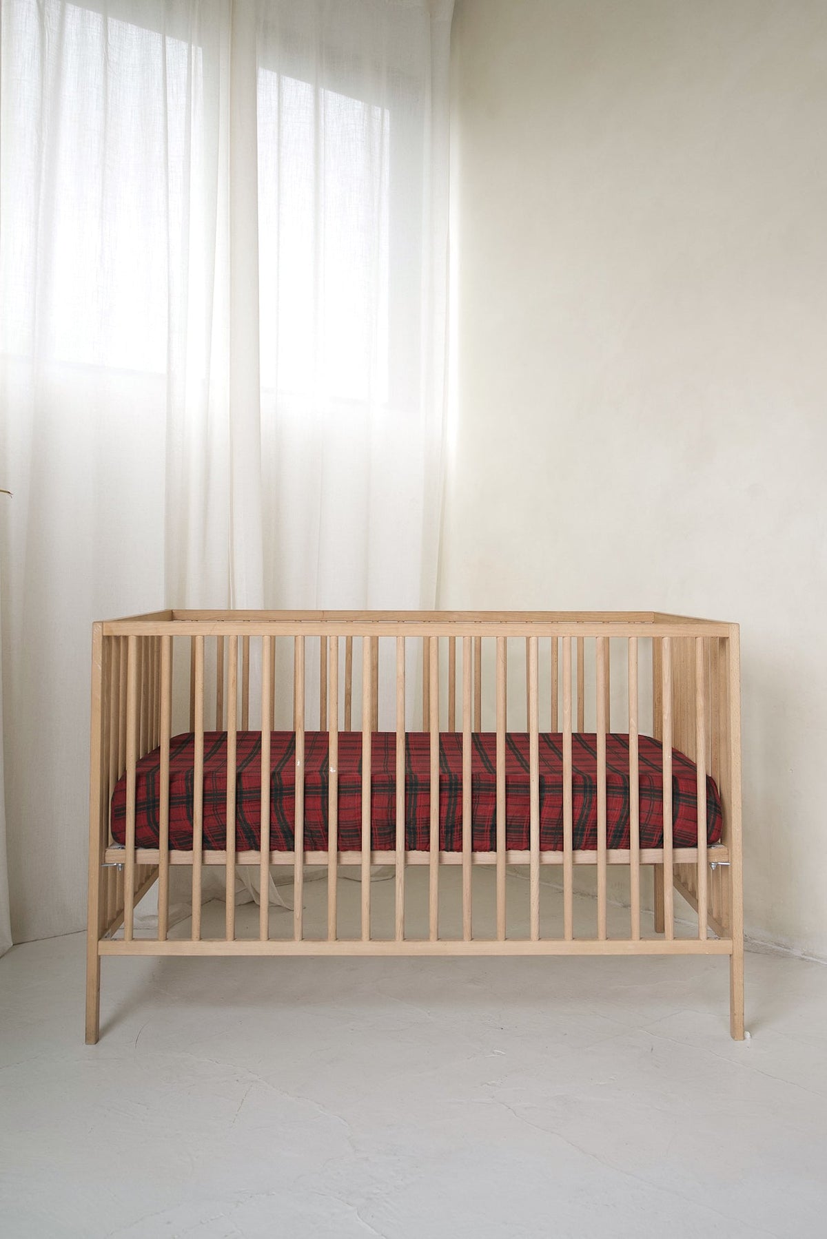 Muslin Crib Sheet | Christmas Plaid