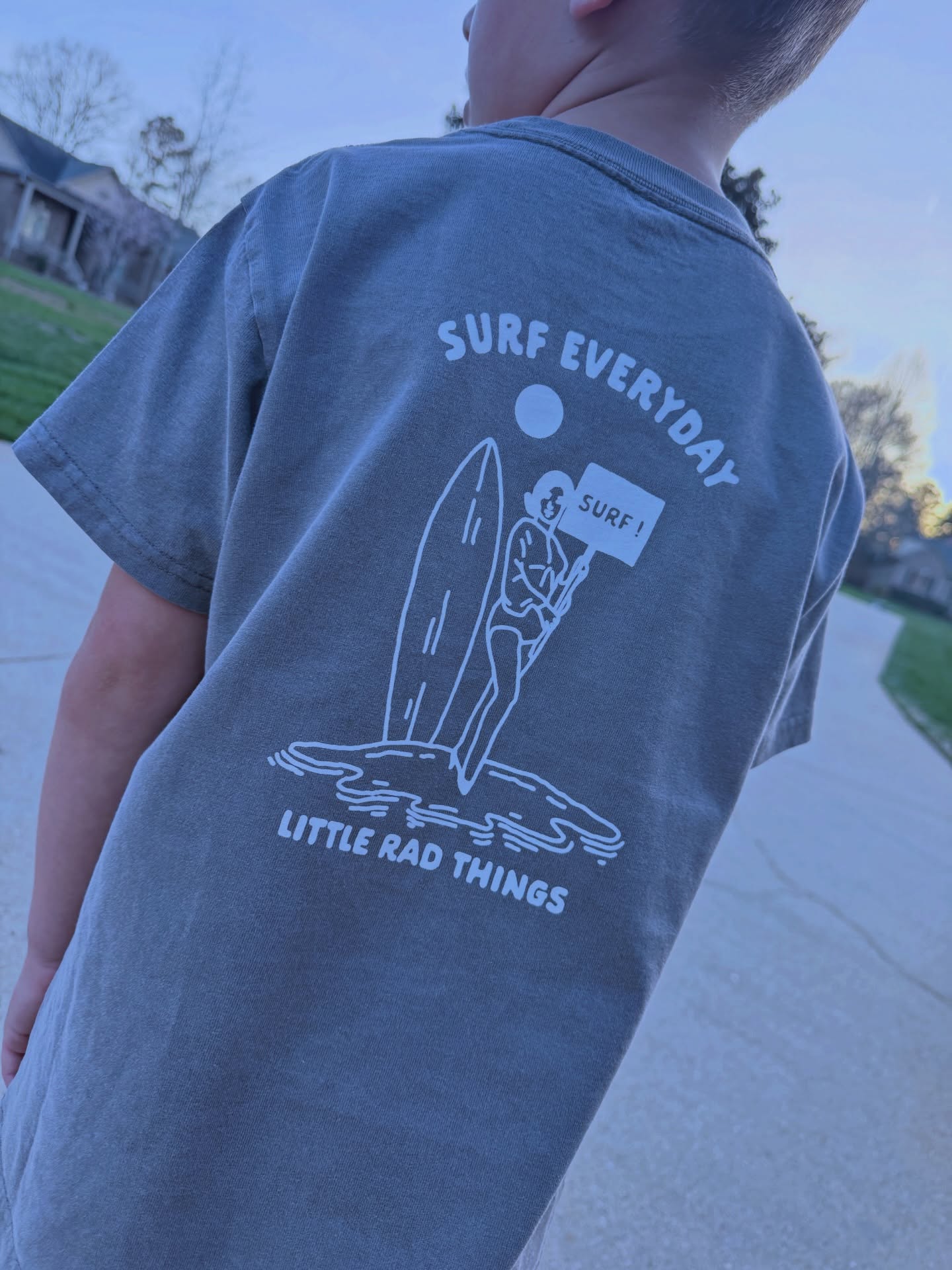 SURFS UP GIRL TEE - GRAY