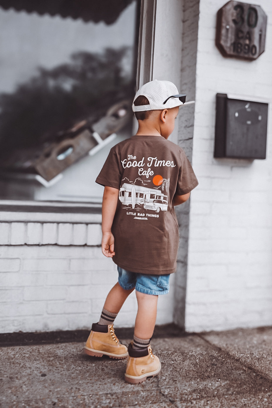 THE GOOD TIMES CAFE TEE - BROWN