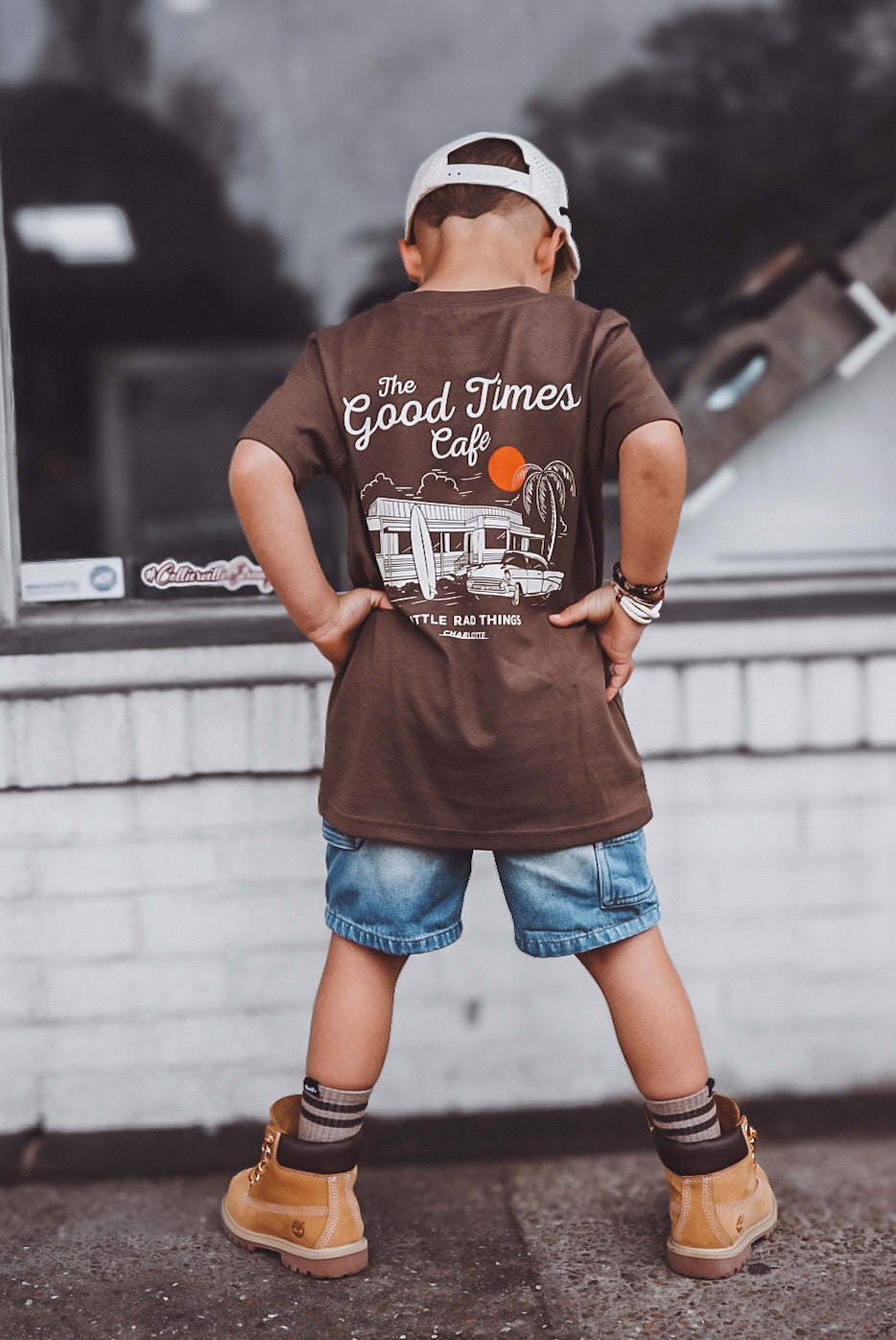 THE GOOD TIMES CAFE TEE - BROWN
