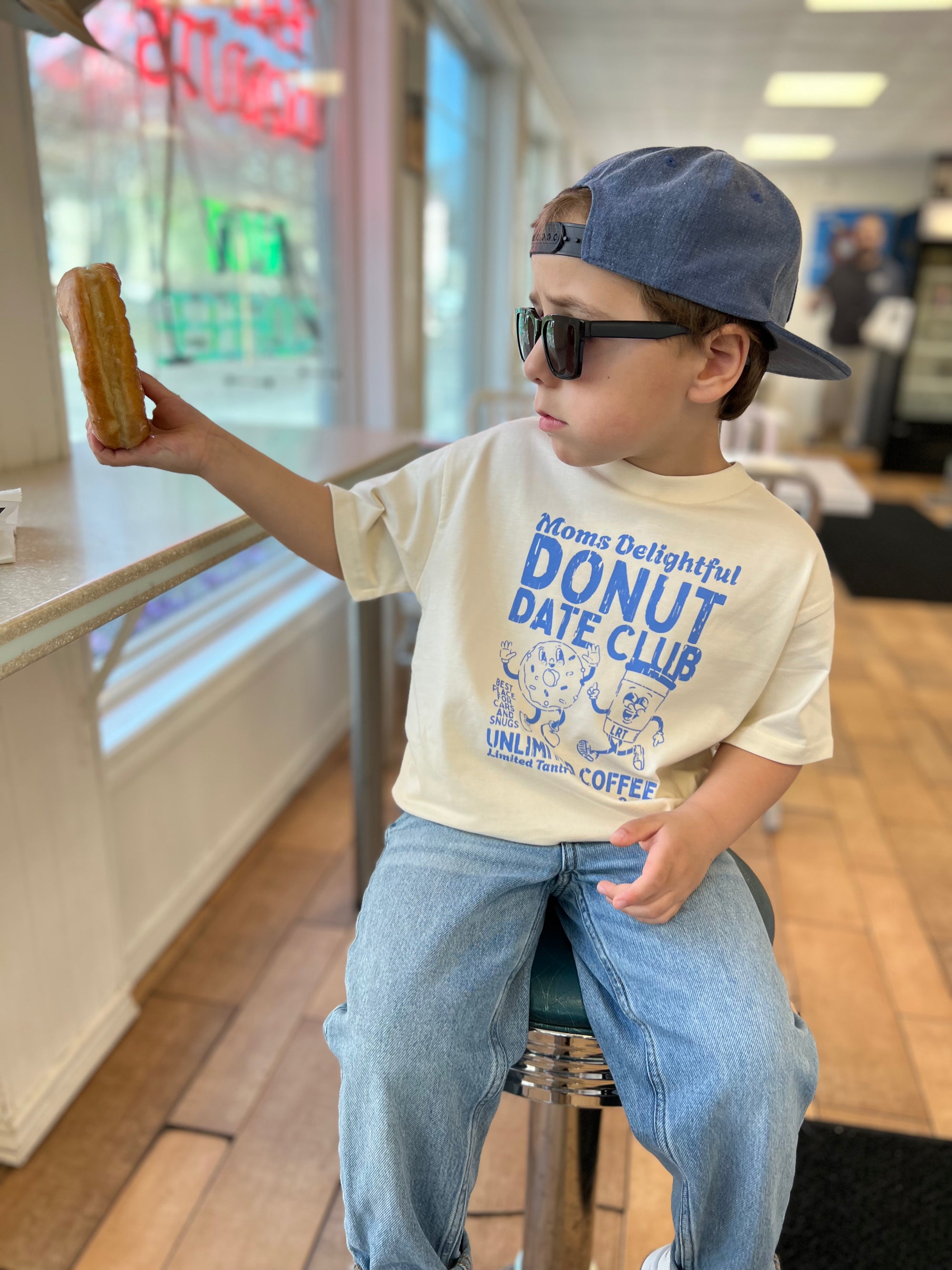MOMS DONUT DATE CLUB TEE - CREAM (FRONT ONLY)