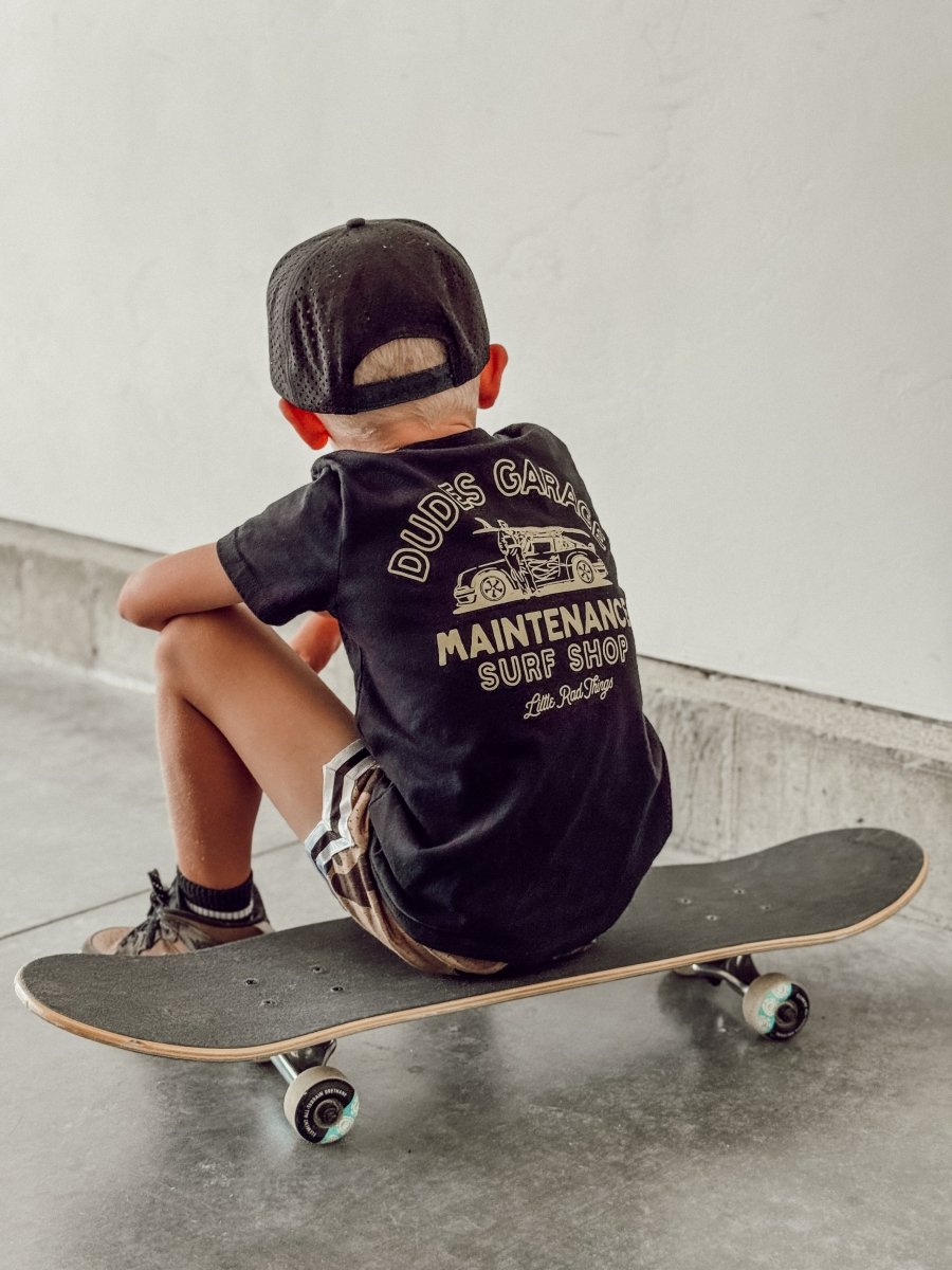DUDES GARAGE TEE - BLACK - LITTLE RAD THINGS