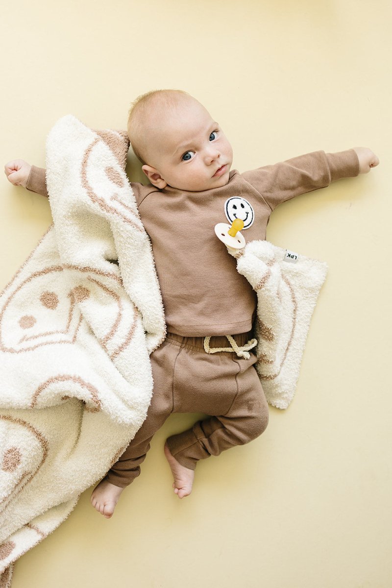 Smiley Fuzzy Blanket | Latte - LITTLE RAD THINGS